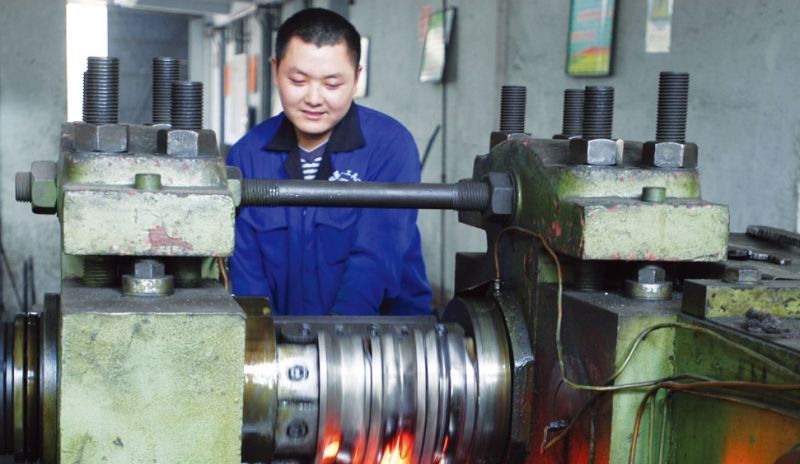 錐鉆大軋機投入生產